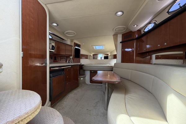 IN A MEETING 32ft Sea Ray Yacht For Sale