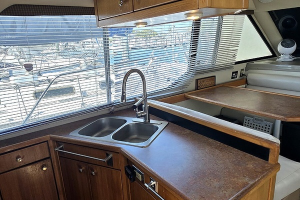 Gallivanting 40ft Bayliner Yacht For Sale