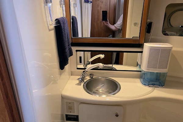 Gallivanting 40ft Bayliner Yacht For Sale