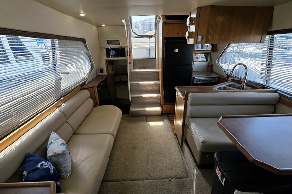 Gallivanting 40ft Bayliner Yacht For Sale