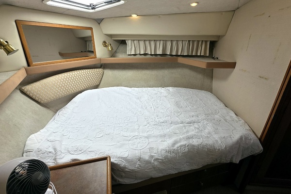 Gallivanting 40ft Bayliner Yacht For Sale