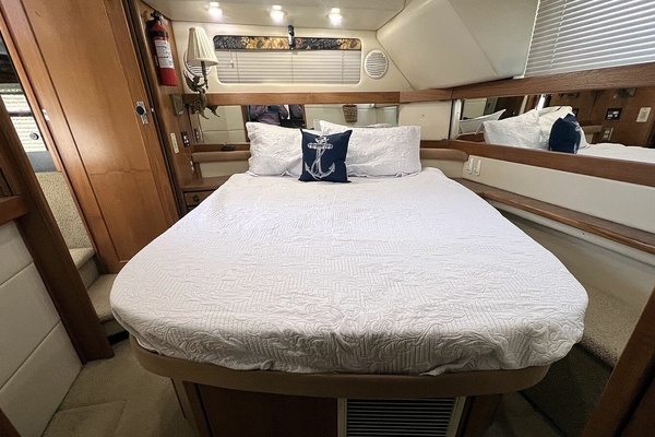 Gallivanting 40ft Bayliner Yacht For Sale