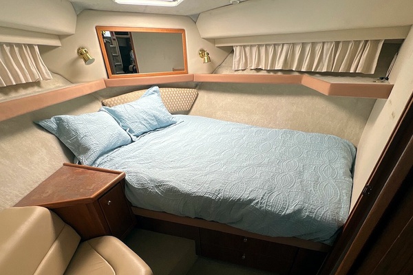 Gallivanting 40ft Bayliner Yacht For Sale