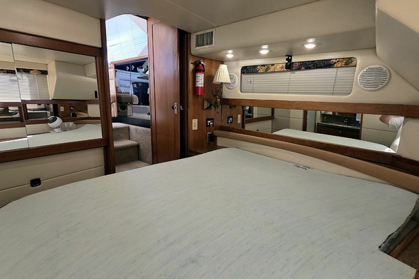 Gallivanting 40ft Bayliner Yacht For Sale