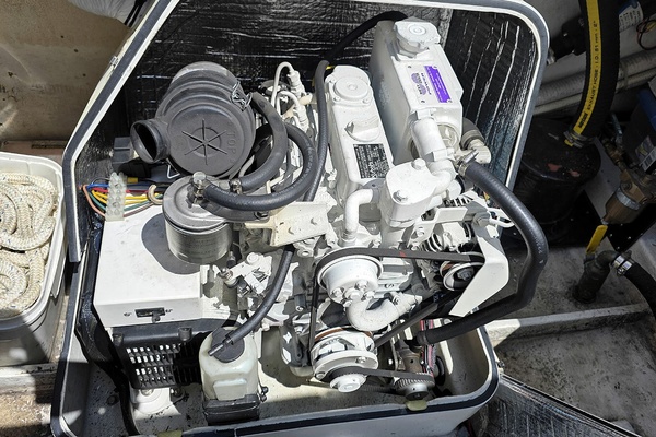 Gallivanting 40ft Bayliner Yacht For Sale