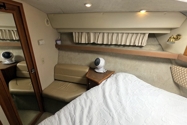 Gallivanting 40ft Bayliner Yacht For Sale