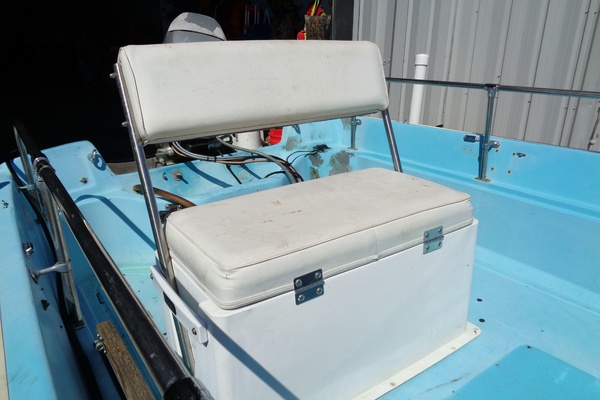 17ft Boston Whaler Yacht For Sale