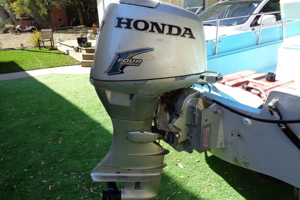 17ft Boston Whaler Yacht For Sale