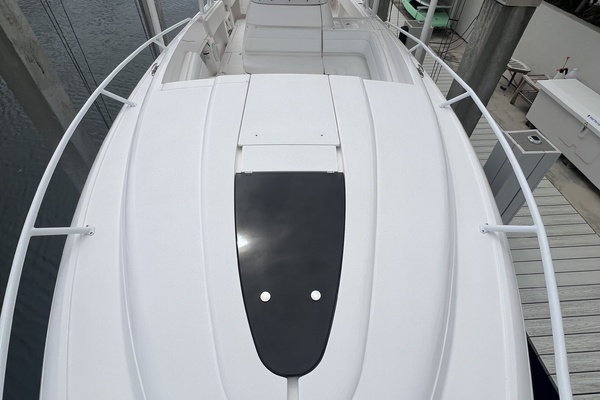 Intrepid 32 PATRICIA - Exterior Bow