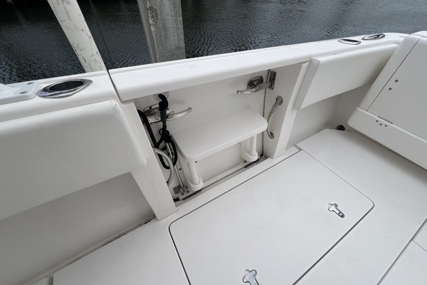 Intrepid 32 PATRICIA - Cockpit