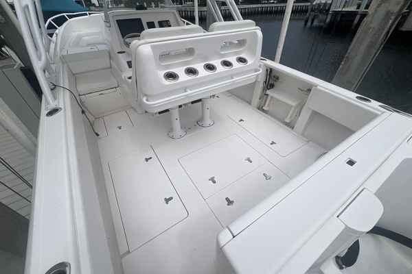 Intrepid 32 PATRICIA - Cockpit