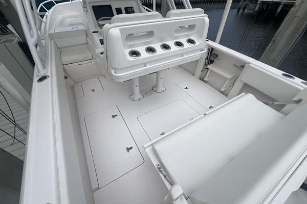 Intrepid 32 PATRICIA - Cockpit