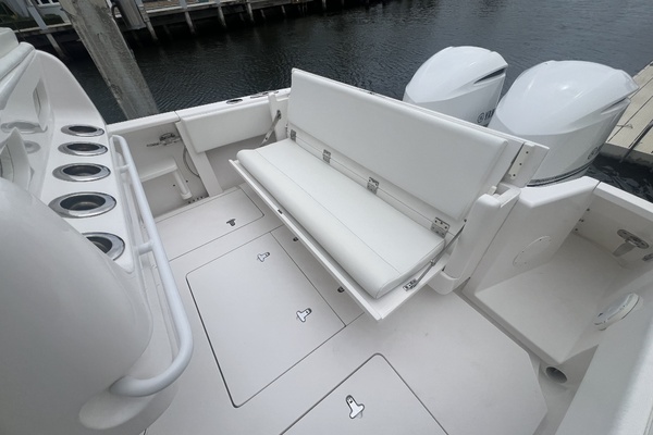 Intrepid 32 PATRICIA - Cockpit