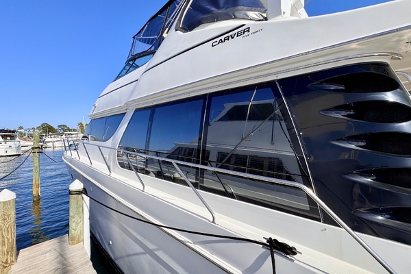 53ft Carver Yacht For Sale