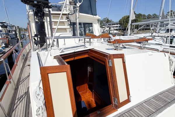 MOLLY B 36ft Grand Banks Yacht For Sale