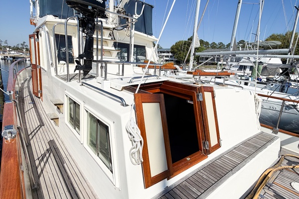 MOLLY B 36ft Grand Banks Yacht For Sale