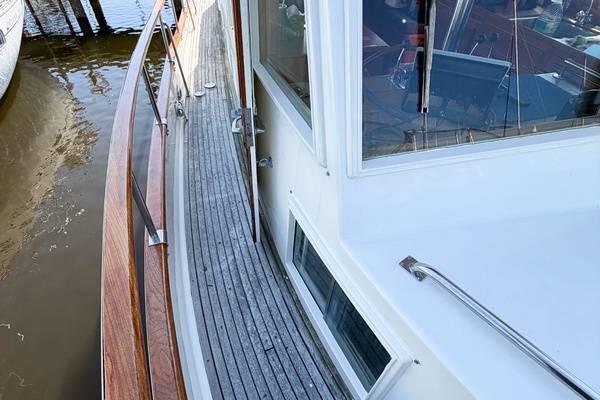 MOLLY B 36ft Grand Banks Yacht For Sale