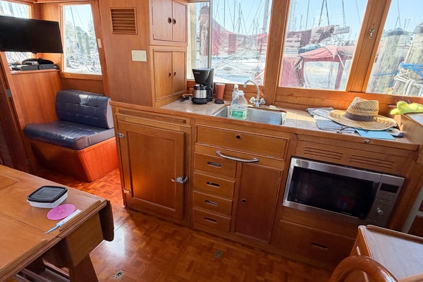 MOLLY B 36ft Grand Banks Yacht For Sale