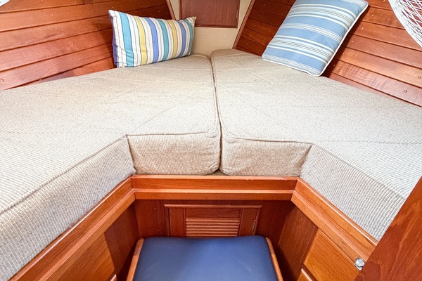 MOLLY B 36ft Grand Banks Yacht For Sale
