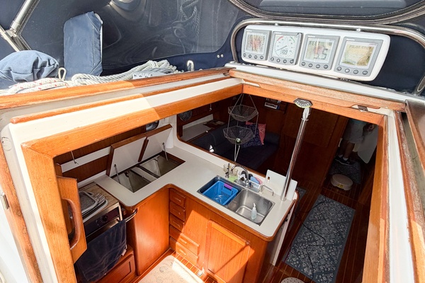 EARLY OUT 40ft Caliber Yacht For Sale