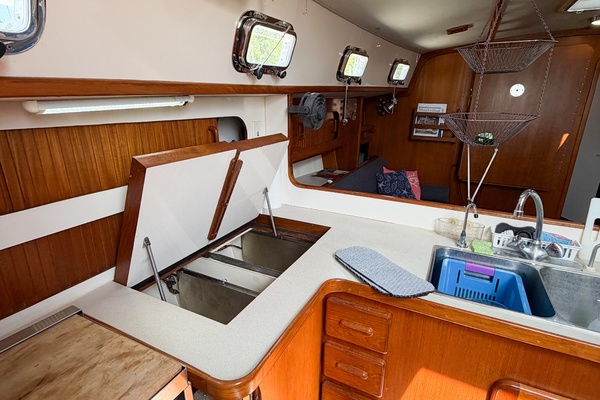 EARLY OUT 40ft Caliber Yacht For Sale