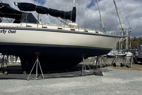 40-ft-Caliber-2001-40 LRC-EARLY OUT Oriental North Carolina United States  yacht for sale