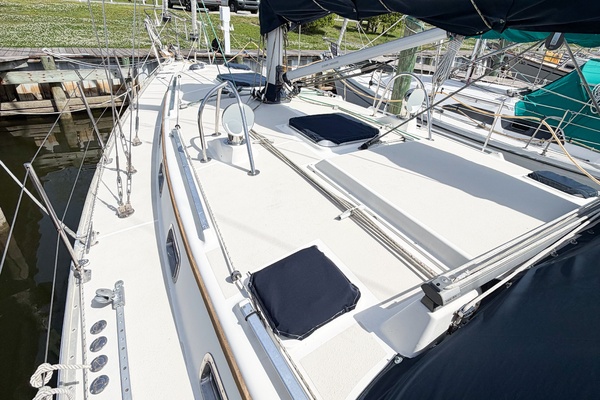 EARLY OUT 40ft Caliber Yacht For Sale