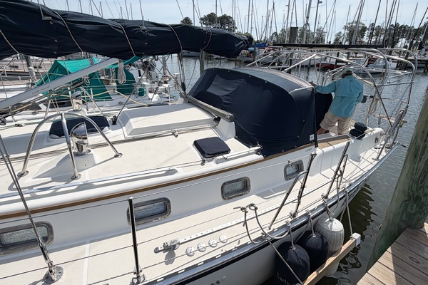 EARLY OUT 40ft Caliber Yacht For Sale