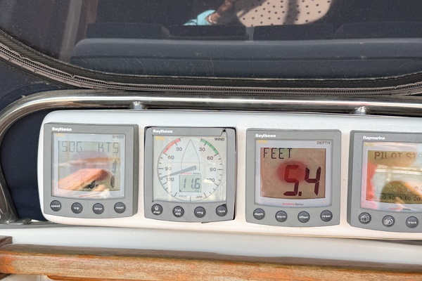 EARLY OUT 40ft Caliber Yacht For Sale