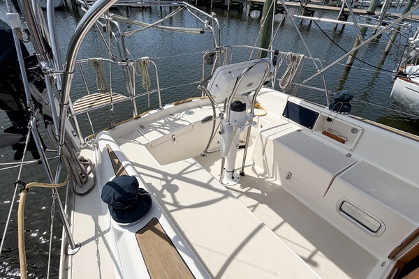 EARLY OUT 40ft Caliber Yacht For Sale