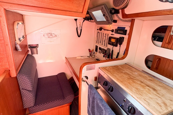 EARLY OUT 40ft Caliber Yacht For Sale