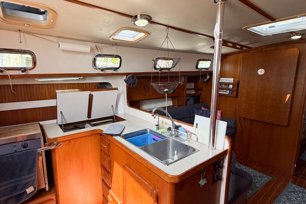 EARLY OUT 40ft Caliber Yacht For Sale