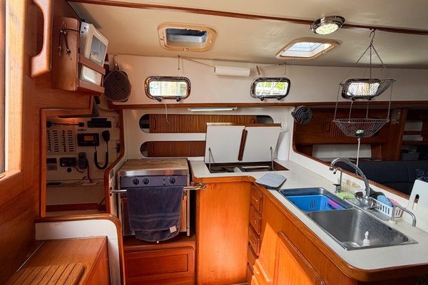 EARLY OUT 40ft Caliber Yacht For Sale