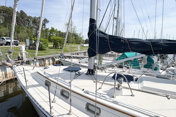 EARLY OUT 40ft Caliber Yacht For Sale