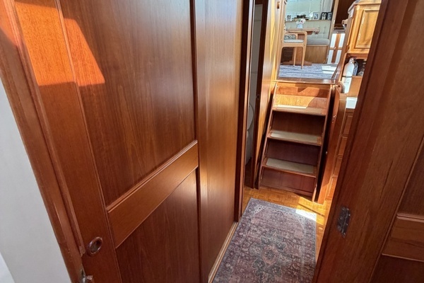 Photo of the 1991 Grand Banks Classic 46 "Circe"