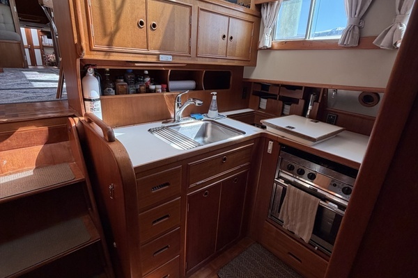 Photo of the 1991 Grand Banks Classic 46 "Circe"
