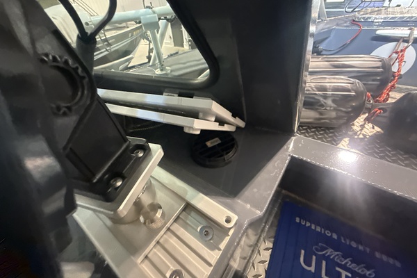 32ft Hewescraft Yacht For Sale
