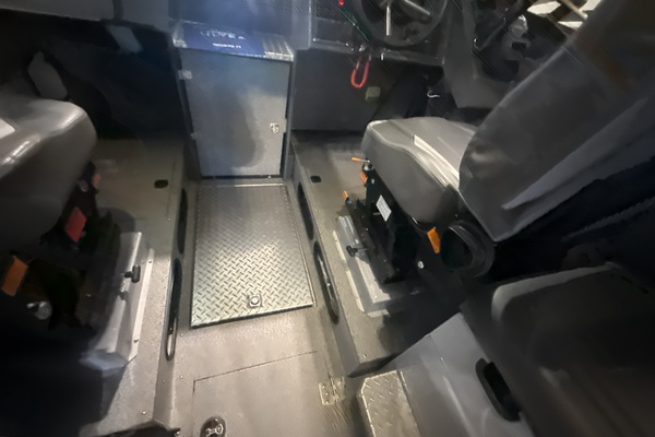 32ft Hewescraft Yacht For Sale