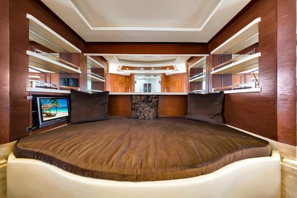 BABIECA 105ft Azimut Yacht For Sale