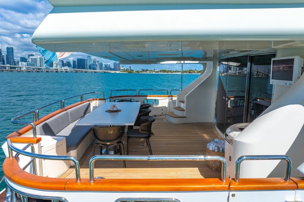 BABIECA 105ft Azimut Yacht For Sale