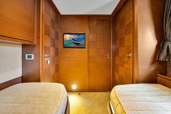 BABIECA 105ft Azimut Yacht For Sale