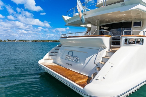2005 Azimut 105