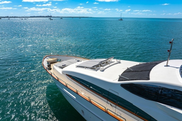 2005 Azimut 105