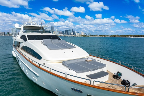 BABIECA 105ft Azimut Yacht For Sale