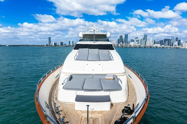 2005 Azimut 105