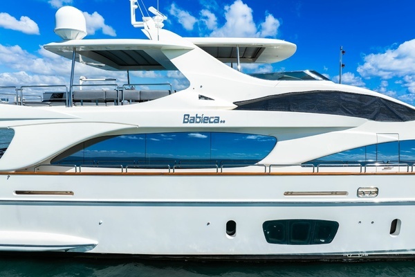 2005 Azimut 105