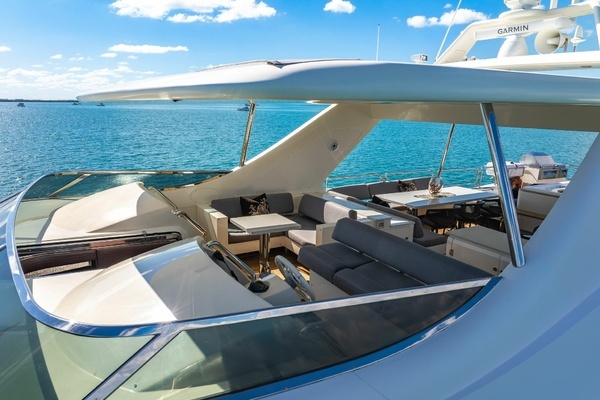 2005 Azimut 105
