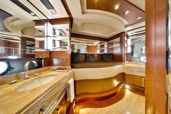 2005 Azimut 105