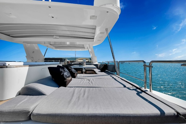 BABIECA 105ft Azimut Yacht For Sale