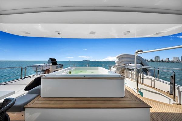 BABIECA 105ft Azimut Yacht For Sale